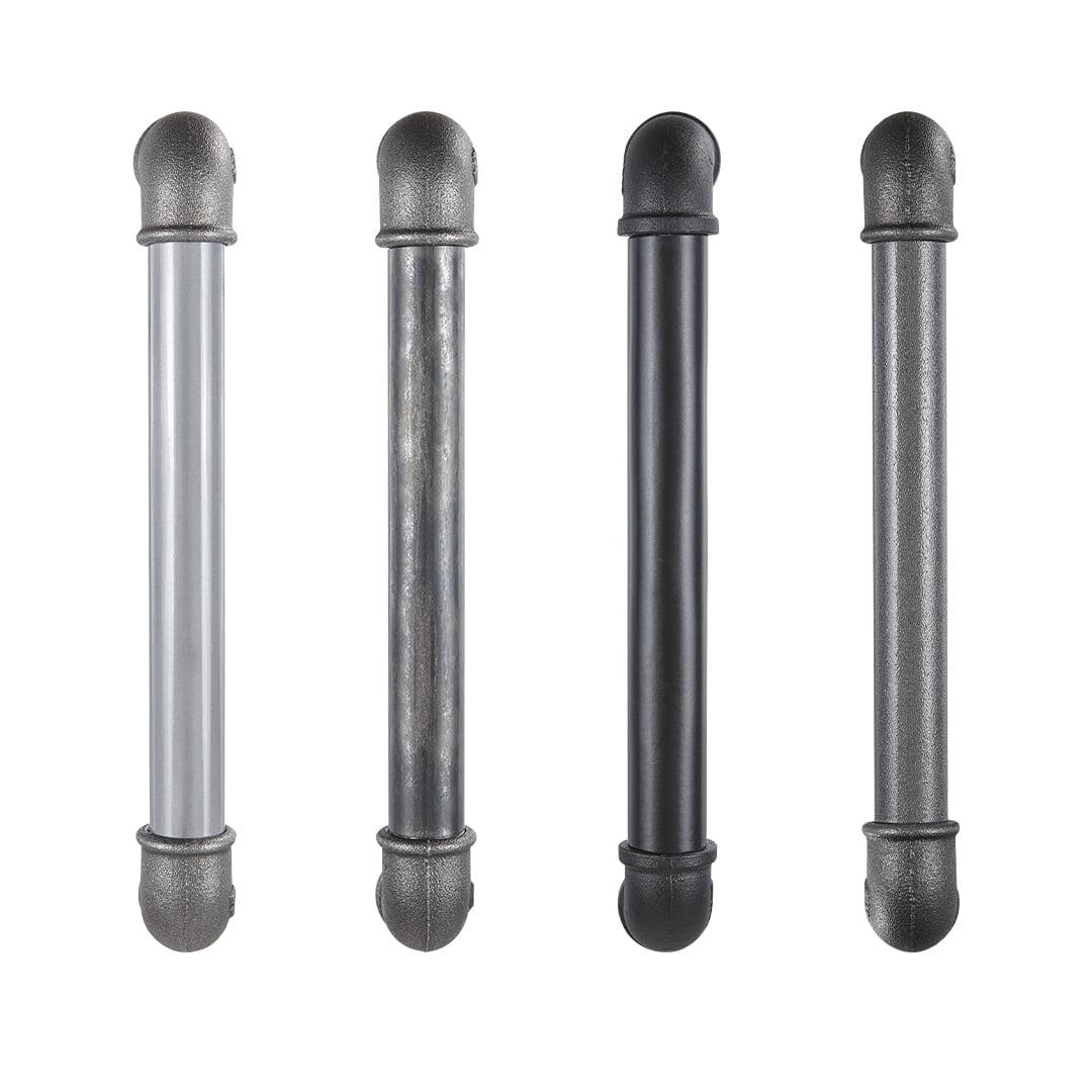 Rohrvarianten im Vergleich: Schwarz pulverbeschichtet, Silber gestrahlt, Rohstahl unbehandelt und Anthrazit gestrahlt